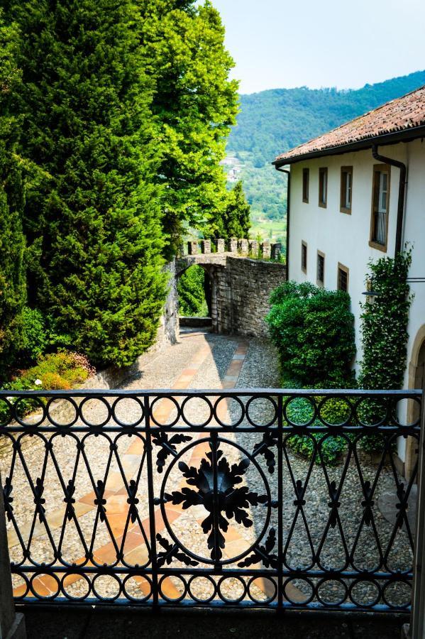 Hotel Castello degli Angeli Carobbio degli Angeli Esterno foto