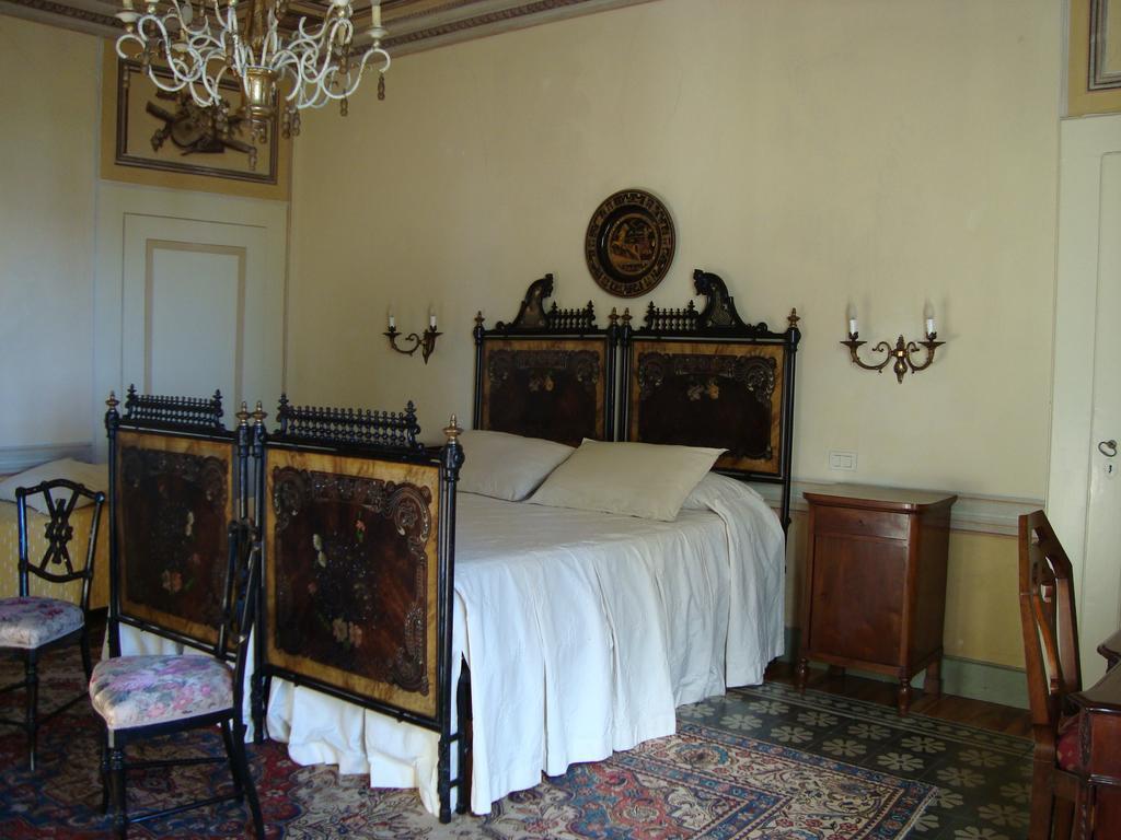 Hotel Castello degli Angeli Carobbio degli Angeli Camera foto
