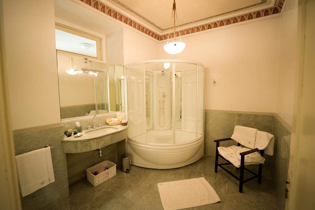 Hotel Castello degli Angeli Carobbio degli Angeli Esterno foto